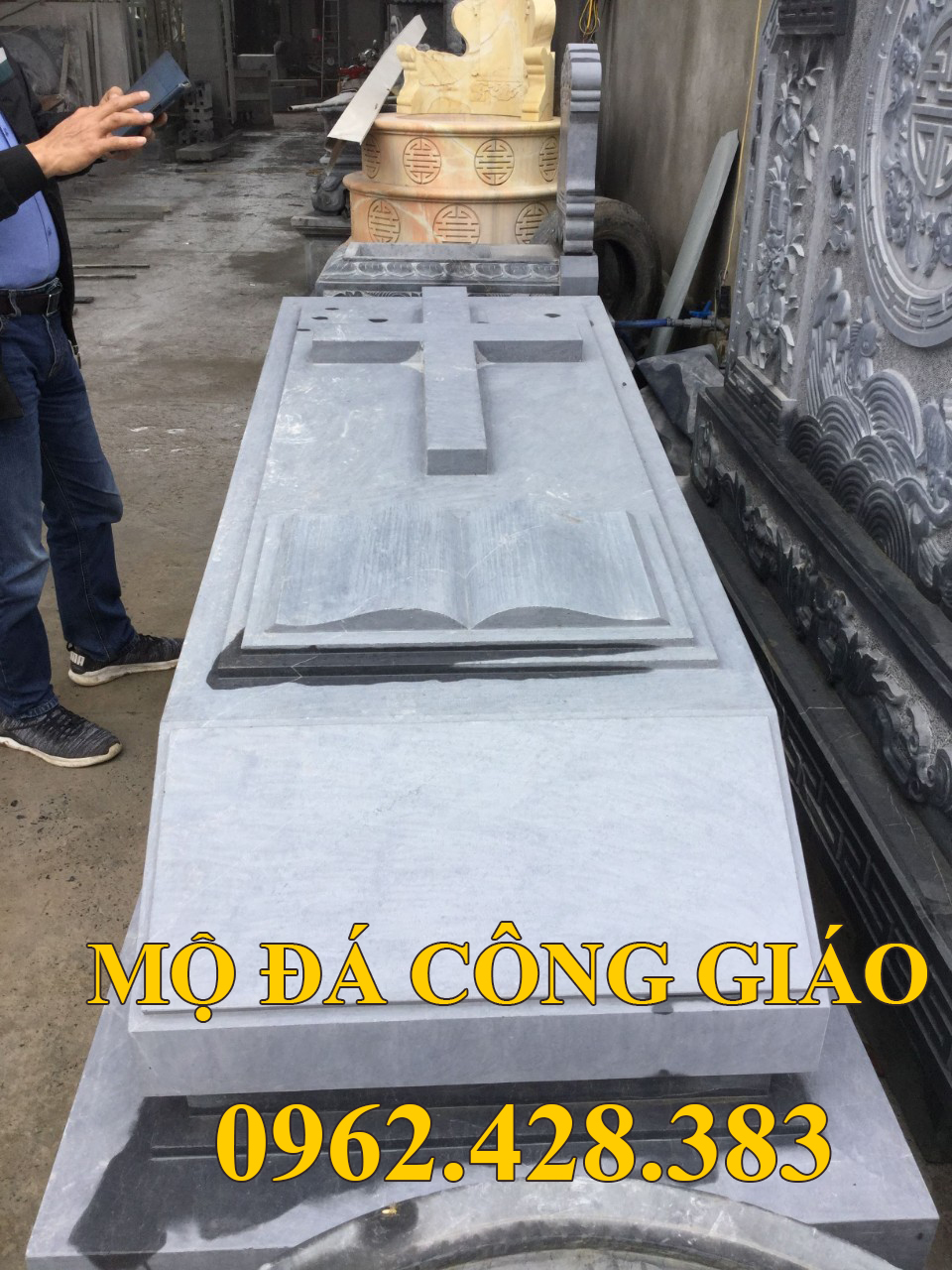 mộ đá công giáo 