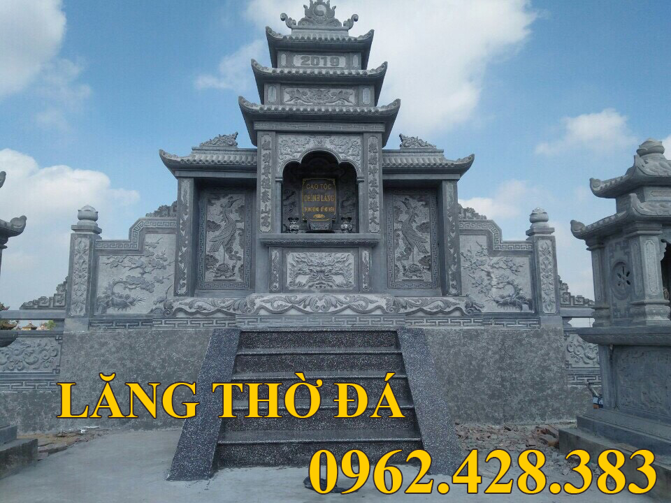 lăng thờ đá có cánh 