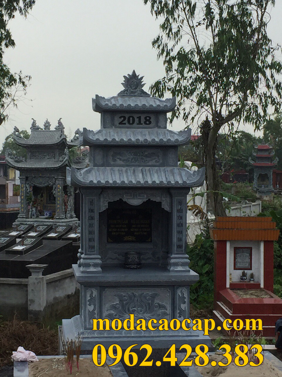 lăng thờ đá không cánh