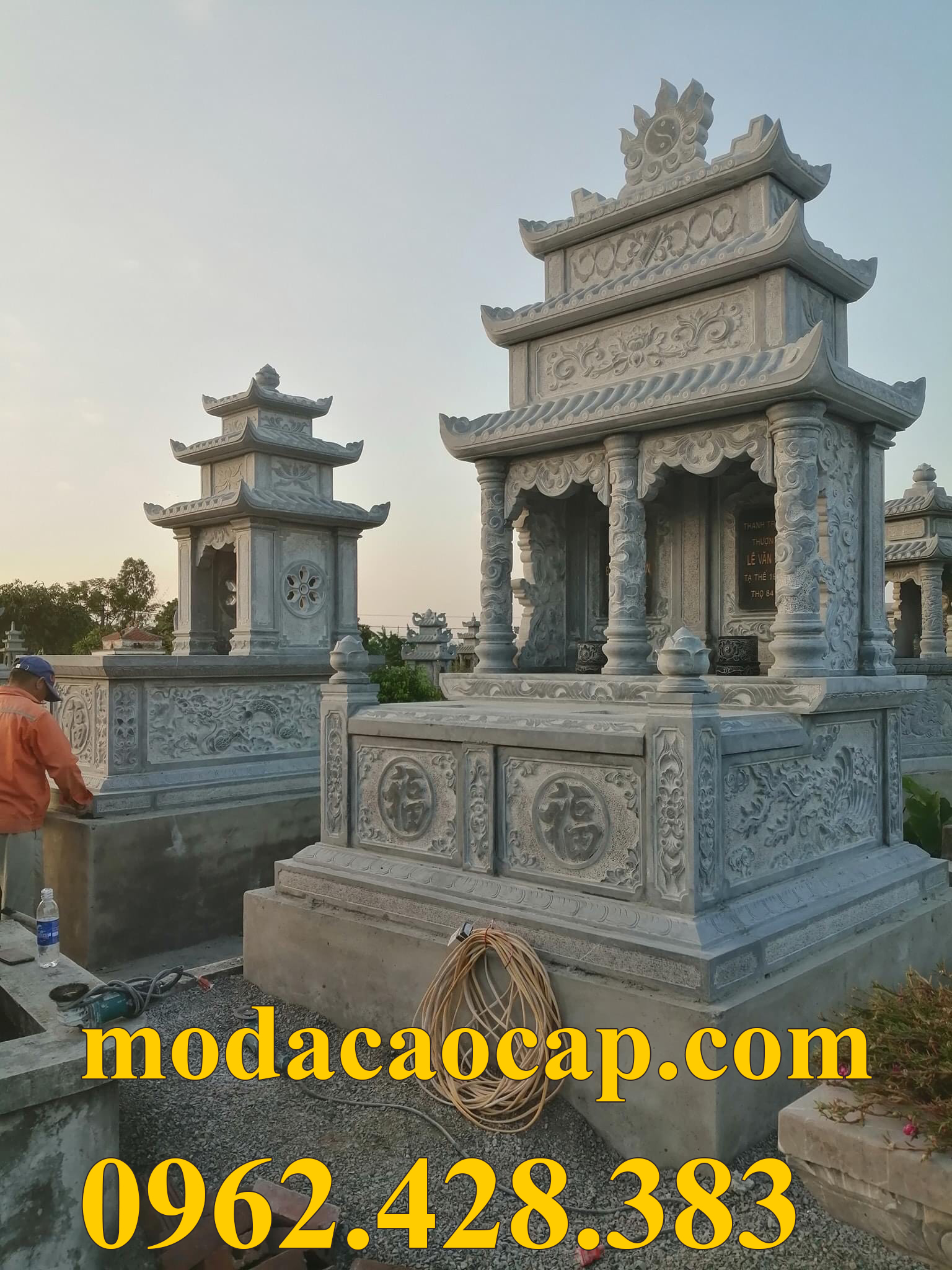 lăng thờ đá không cánh