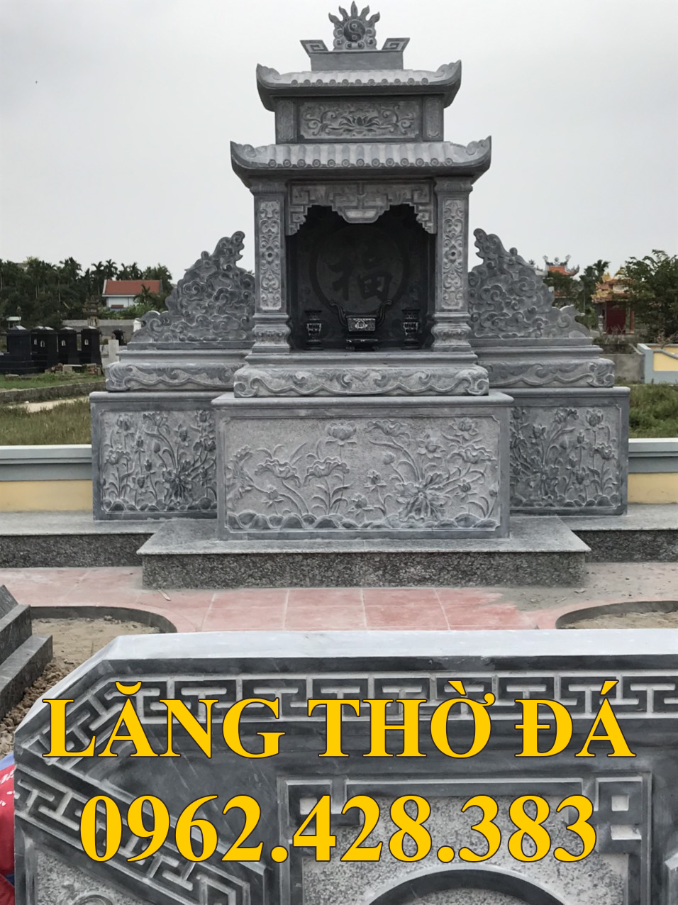 lăng thờ đá có cánh