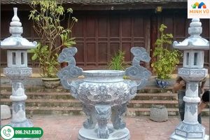 Lư hương bằng đá