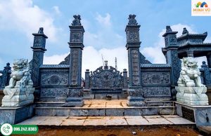 Cổng đá khu lăng mộ