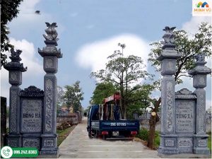 Cổng đá đình làng